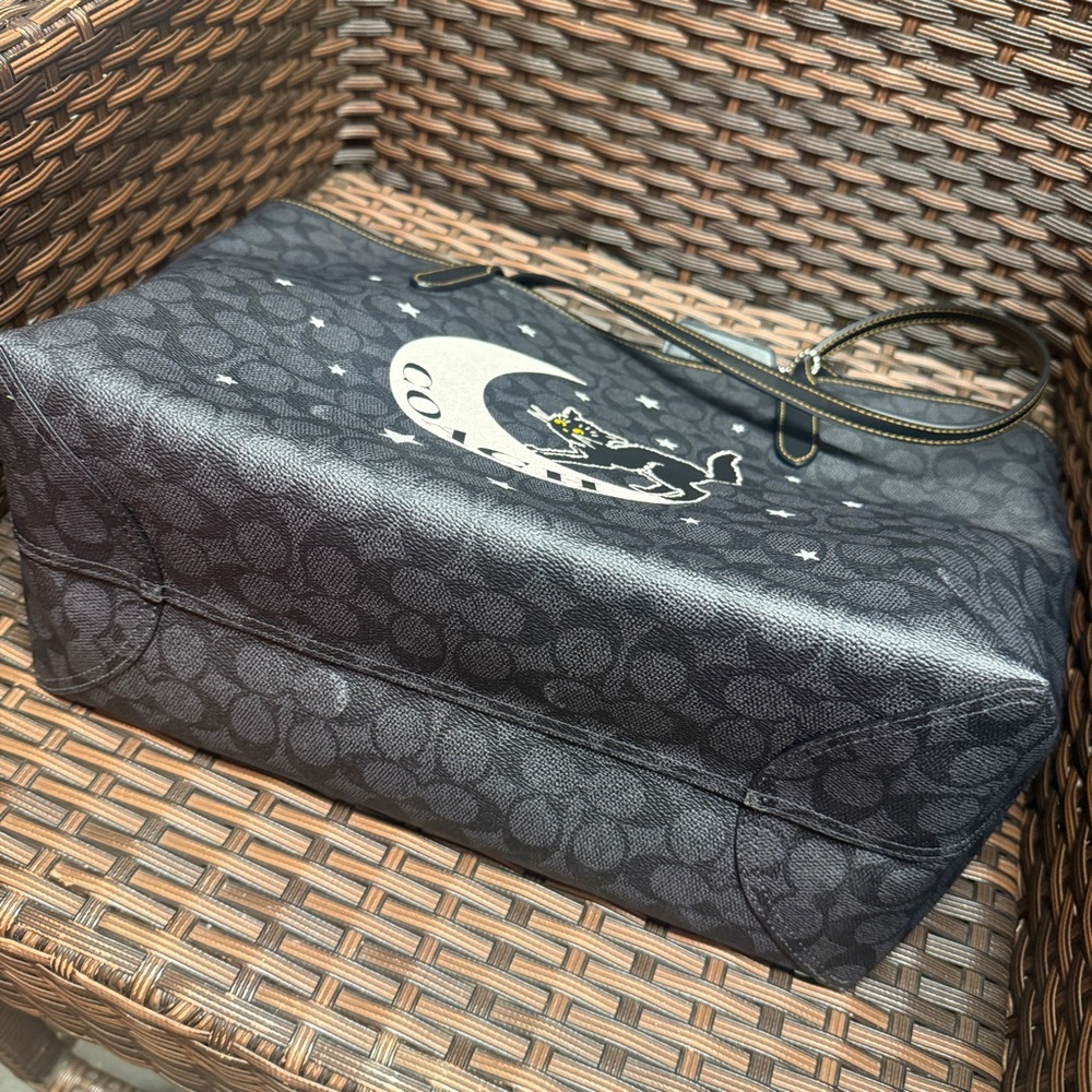 NWT Coach City Tote In Signature Canvas With Halloween New CW451 - Picture 7 of 8